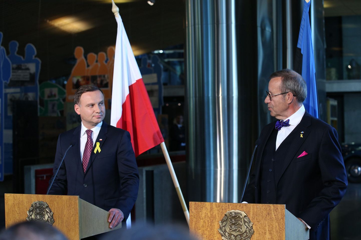 Poola president Andrzej Duda ja Eesti riigipea Toomas Hendrik Ilves täna Okupatsioonide muuseumis pressikonverentsil.