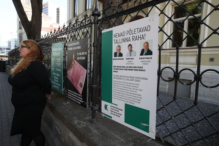 Tallinna volikogu Reformierakonna fraktsioon korraldas volikogu hoone ees protestiaktsiooni.