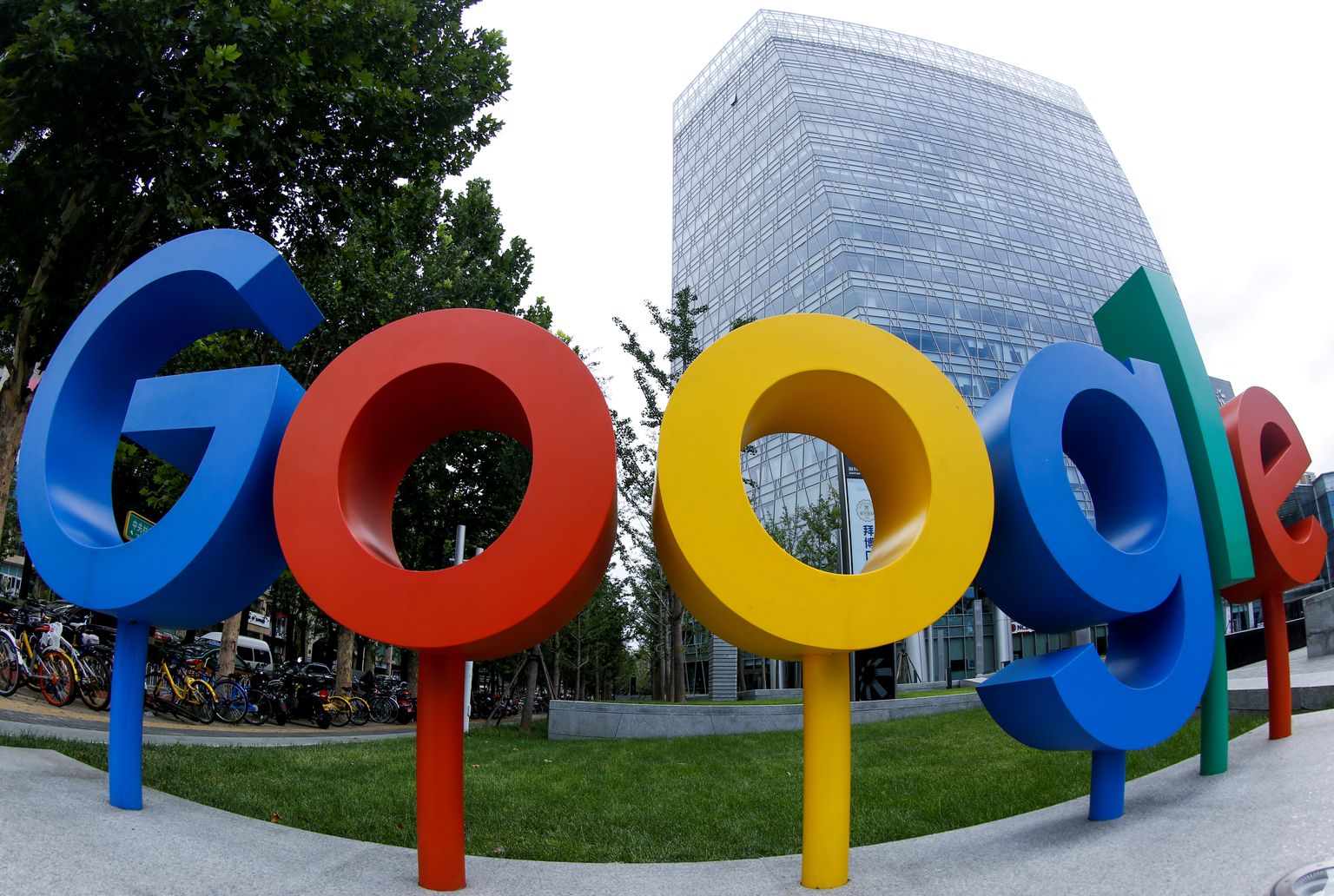 Google'i logo ettevõtte kontori juures Pekingis, Hiinas.