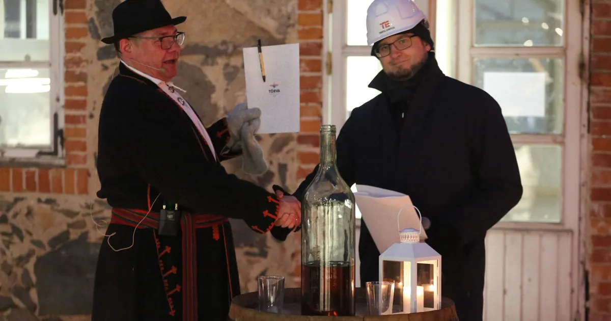 LÄHEB EHITAMISEKS Tõrva ajaloolise kõrtsihoone ümbersünnile pandi käed alla