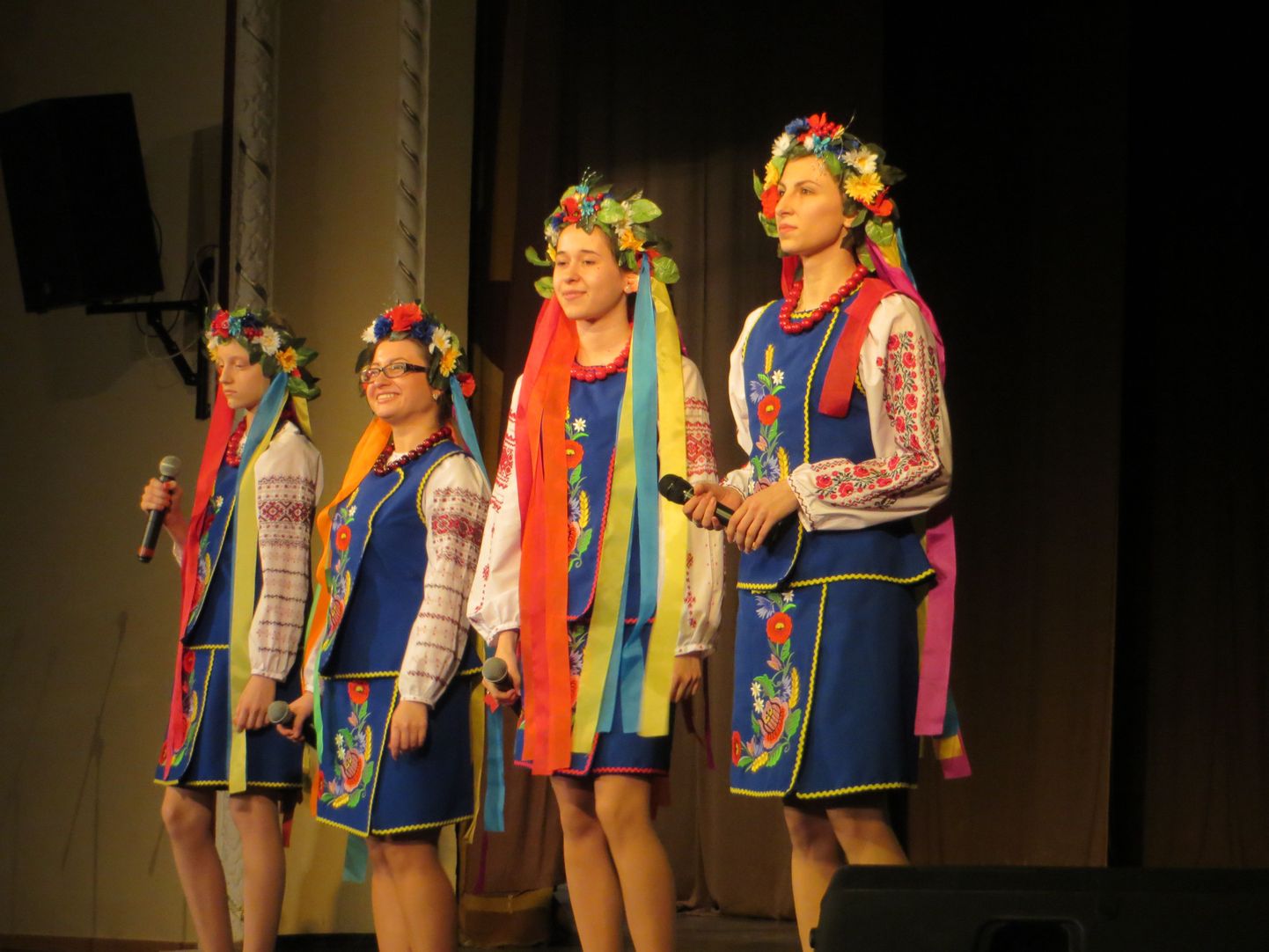 Paljurahvuseline linn on ka Valga. Siinse ukraina pühapäevakooli Kalõna neiud on esinenud paljudel pidudel.