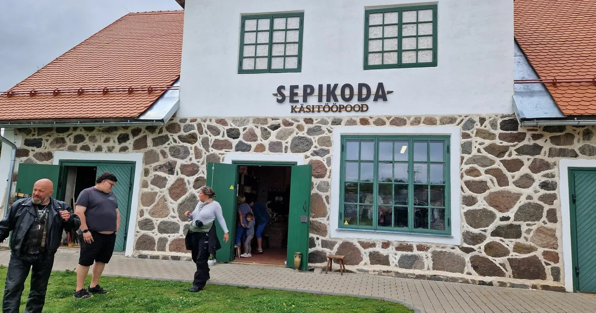 PILDID Toris lõi uksed valla pood, kus kaubelda saab igaüks