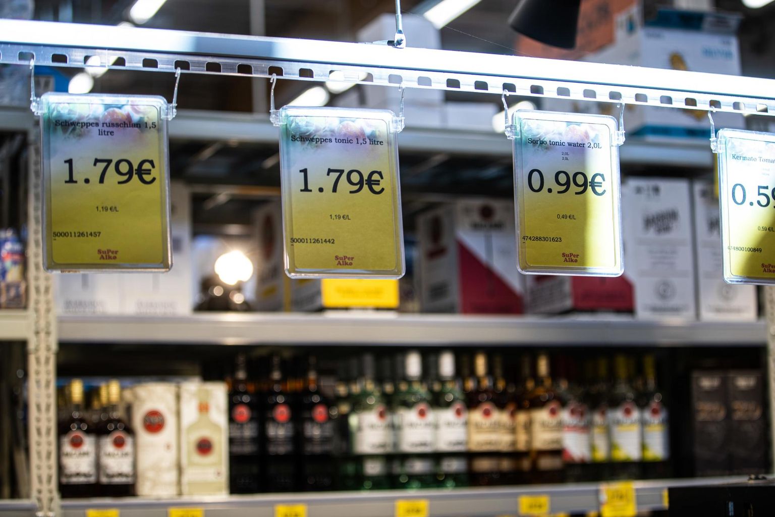Muutus keskkonnas – alkoholi kättesaadavuses ja hinnas – mõjutas uuringu järgi umbes kahe kolmandiku osas keskmise inimese alkoholitarbimise muutust.