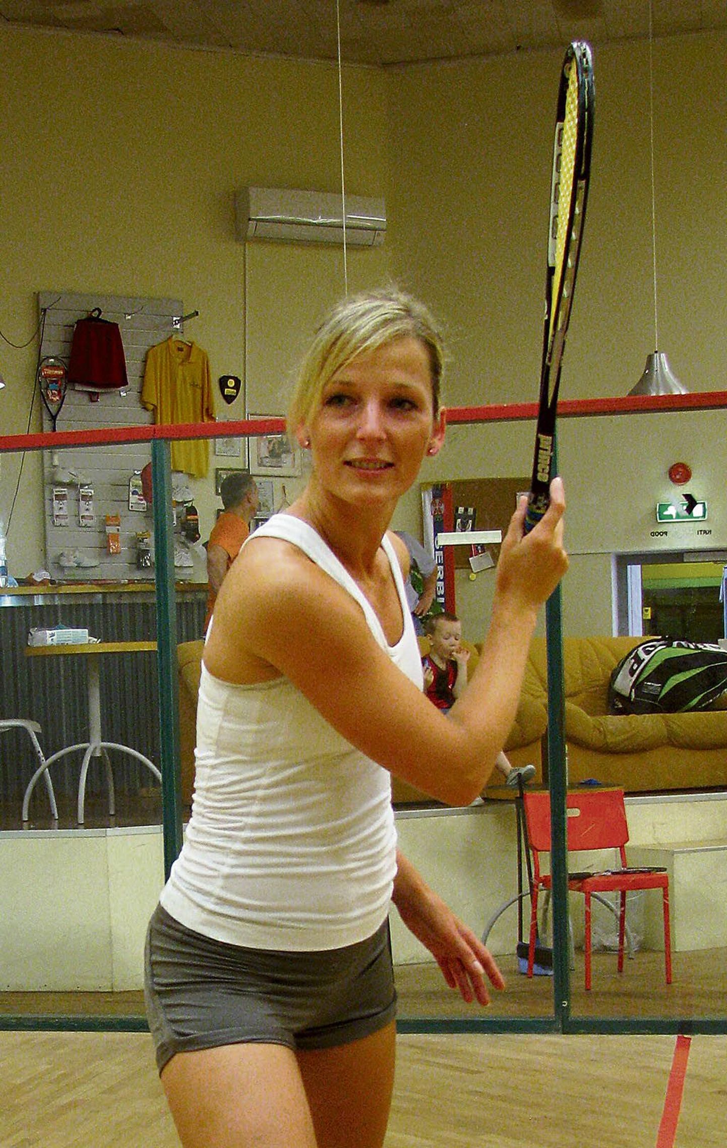 Aliis Allas on tegelnud squash’iga üle 12 aasta. Stabiilselt Eesti tippu kuuluv naine on viimastel aastatel jaganud õpetussõnu ka teistele Pärnumaa squash’i-mängijatele.