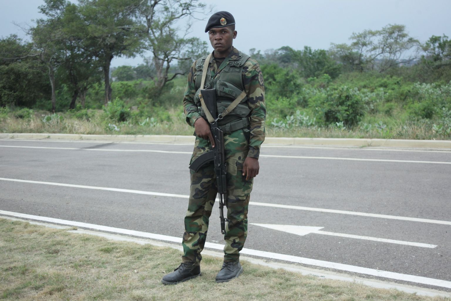 Venezuela sõjaväelane piirialal Colombiaga.