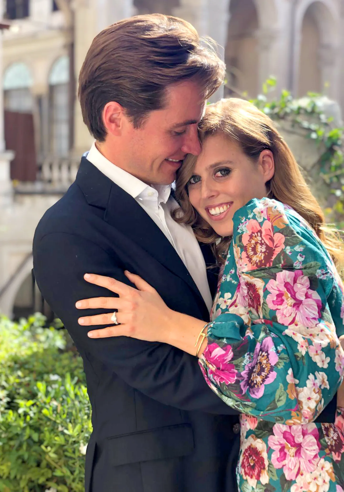 Briti printsess Beatrice ja Edoardo Mapelli Mozzi kihlusfotol