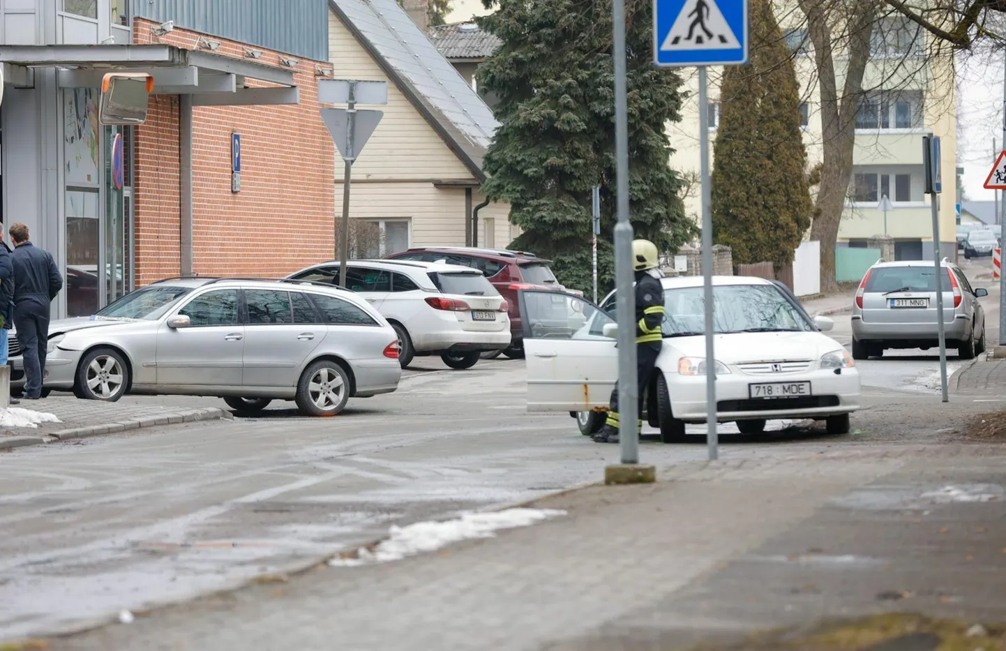 Üks paljudest avariidest Rakveres Laada ja Posti tänava ristmikul.