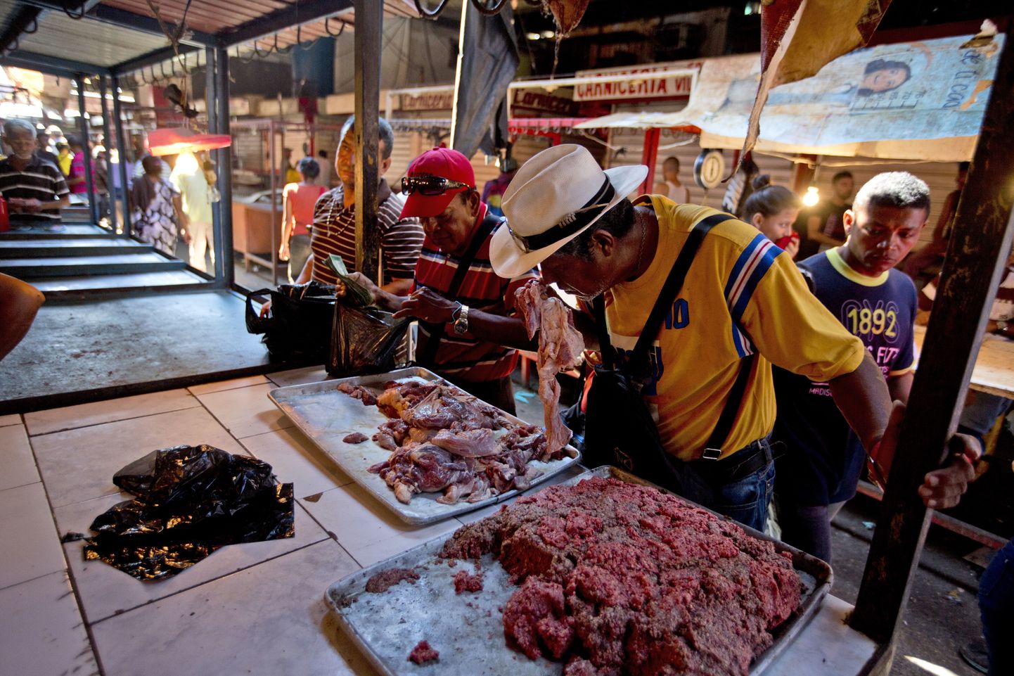 Maracaibo elanik turul liha valimas.