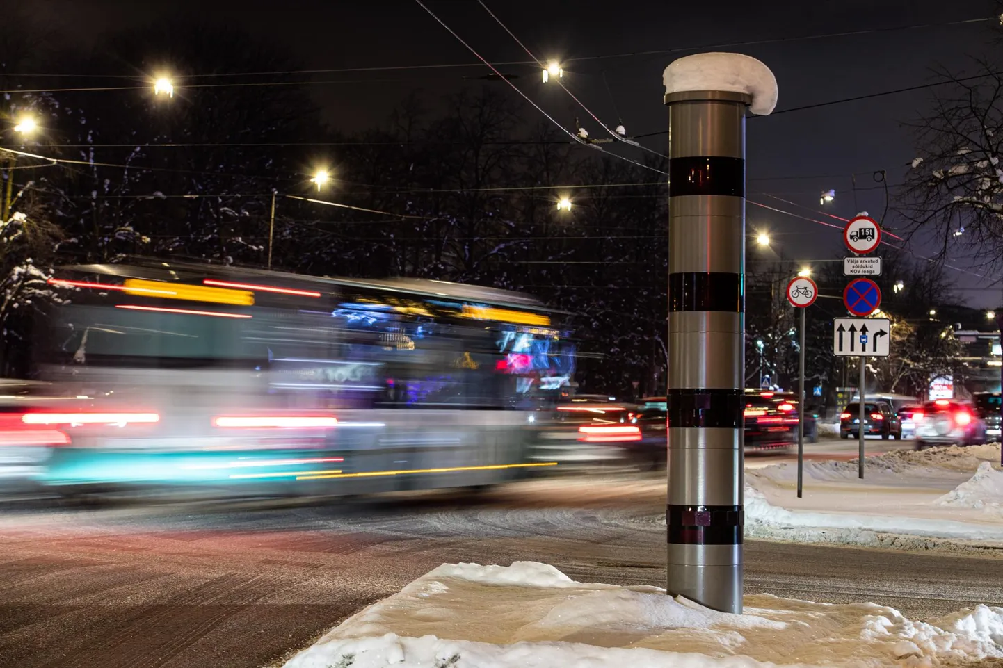 Sellist kiiruskaamerat nagu Tallinn on püstitanud Kristiine ristmikule, ükski siinne omavalitsus lähiajal paigaldada ei plaani.