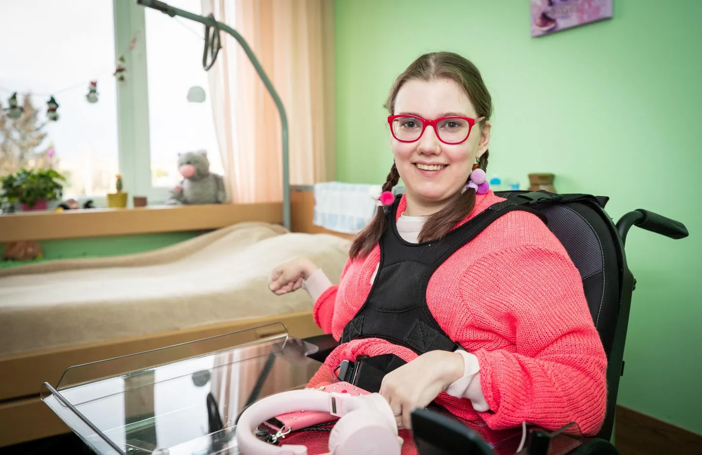 Loretta Kruusimäe, liitpuudega neiu, kes elab hooldekodus.