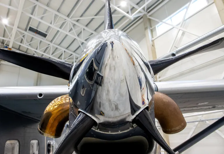M-28 eelkäija An-28, millega sõidutati reisijaid näiteks Pärnust Kihnu, oli nõrgemate mootoritega.