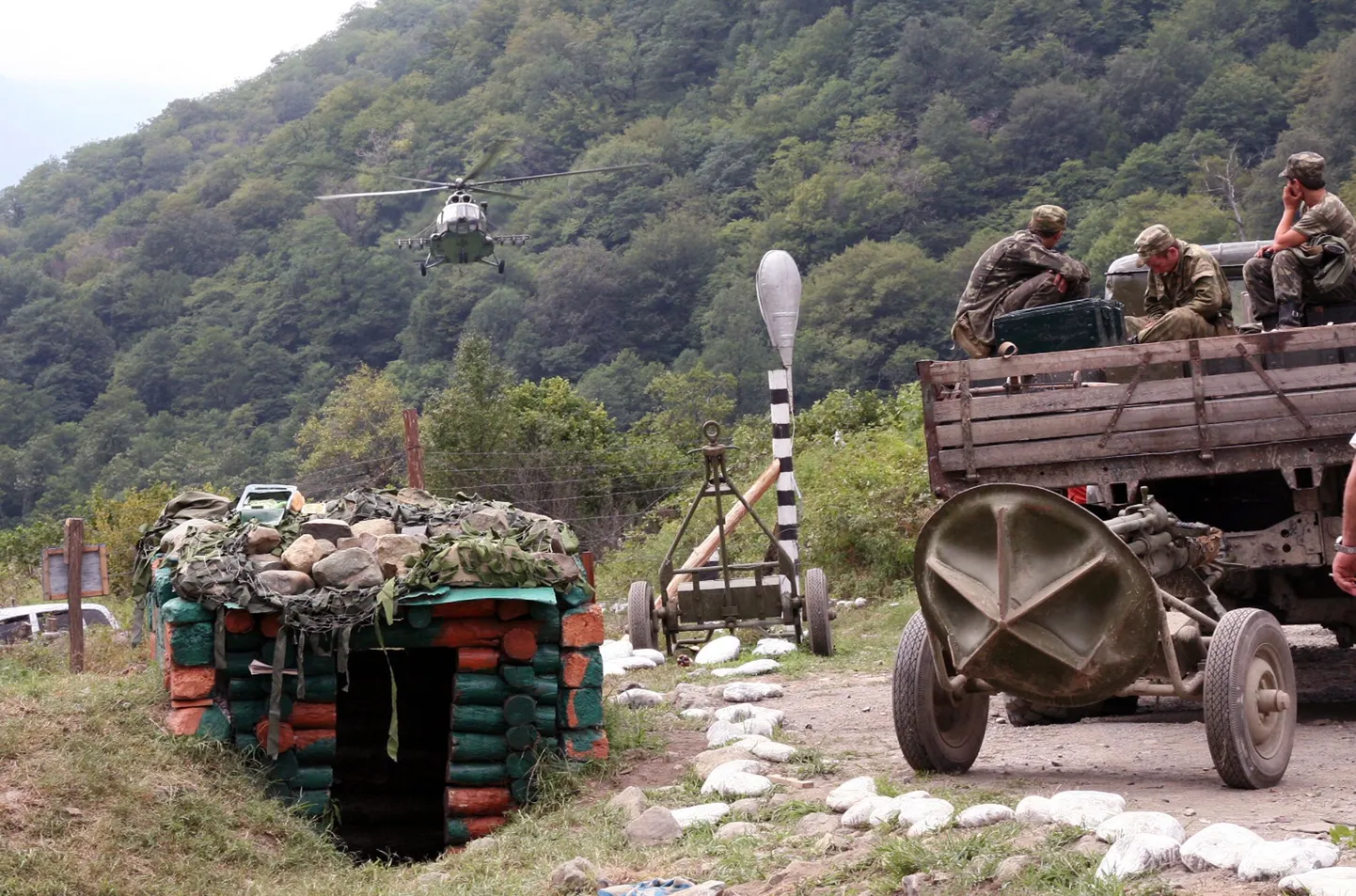 Абхазские военные в Кодорском ущелье.
