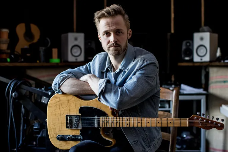 Erki Pärnoja on nomineeritud nii aasta meesartistiks kui aasta alternatiiv-/indie-albumi autoriks.