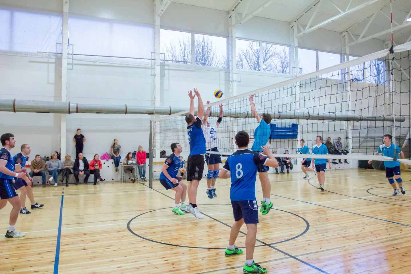 Neljapäeval peetakse Päri spordihoones Võrkpalliturniiril otsustavad kohtumised.