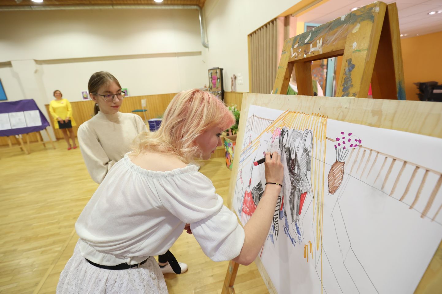 Paide kunstikoolis lõpetas 14. lennus kuus noort kunstitalenti.