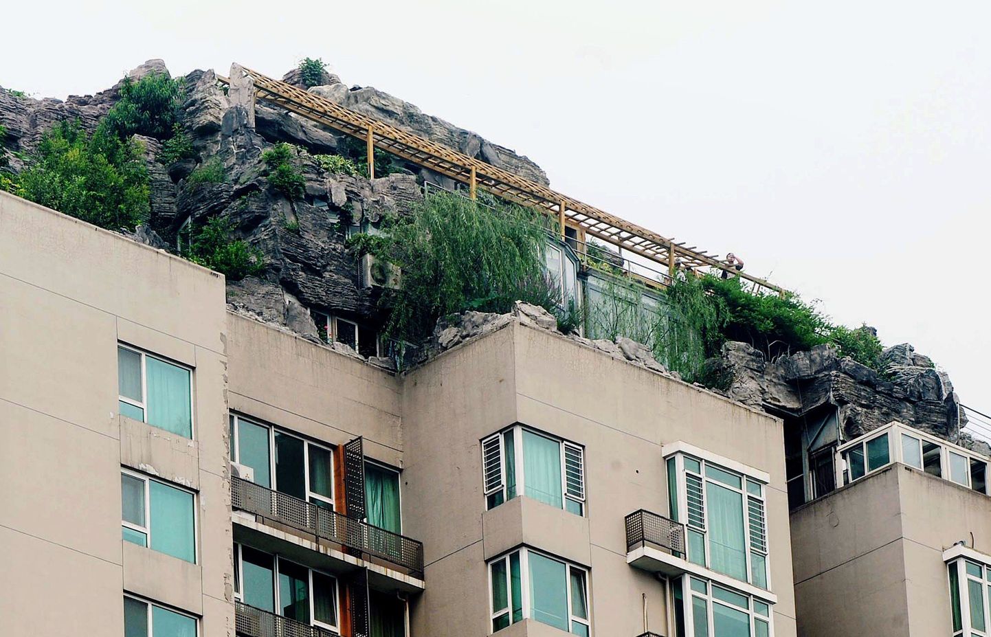 Pekingi korrusmajale rajatud mägi ja villa lammutatakse