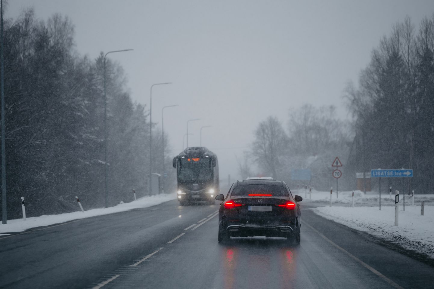 Зимние условия на дороге.