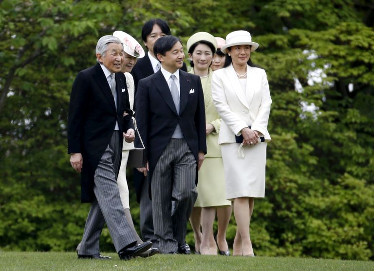 Jaapani keiser Akihito (vasakul) koos pereliikmetega