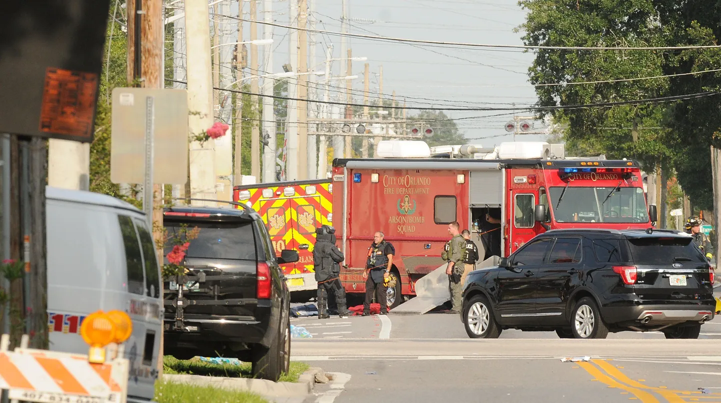 USAs Florida osariigis Orlando geiööklubis toimus massitulistamine, hukkus vähemalt 50 inimest.