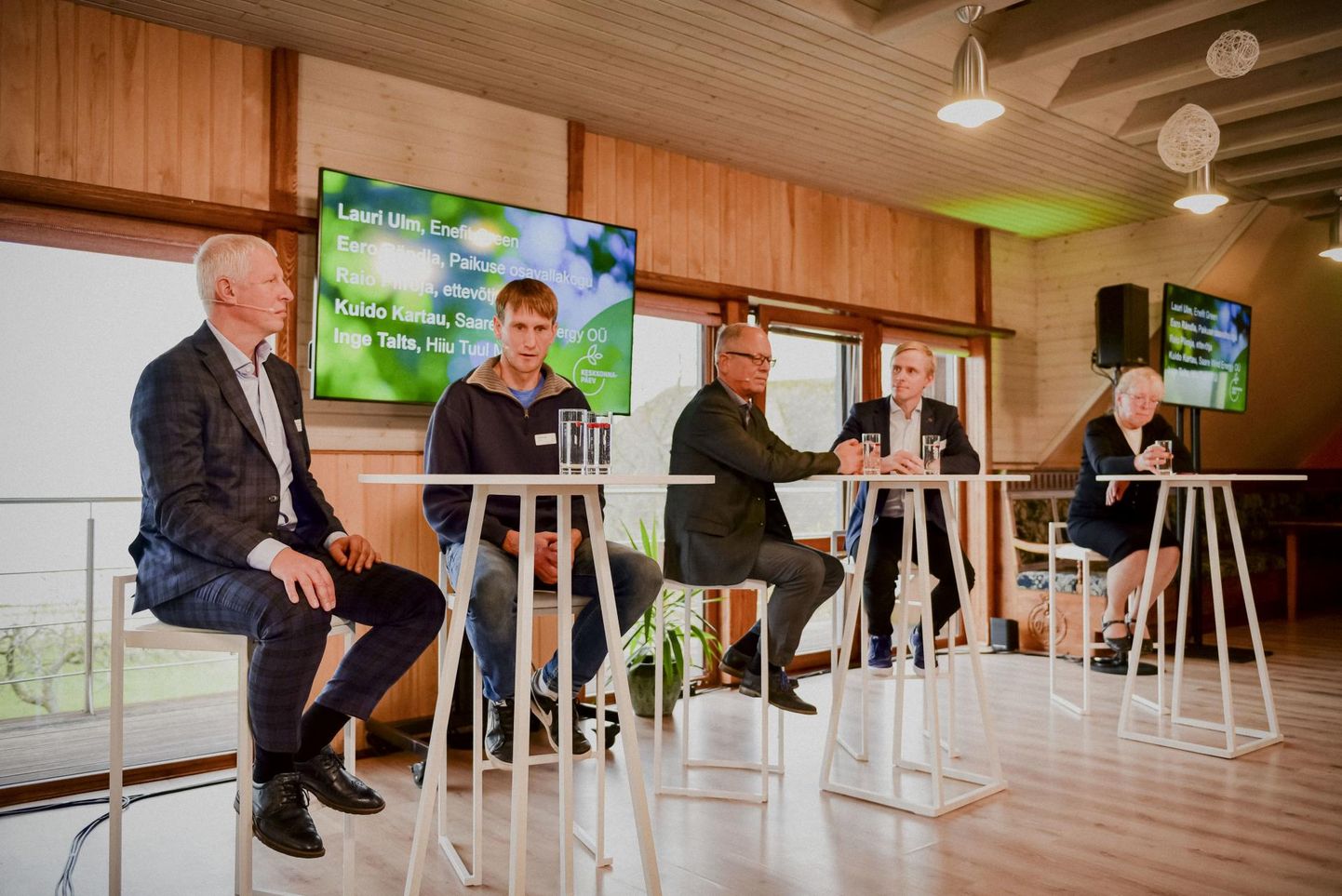 Arutelul “Kas kohalik kasu leevendab mõju kohalikule?” osalesid (vasakult) Kuido Kartau, Raio Piiroja, Eero Rändla, Lauri Ulm ja Inge Talts.