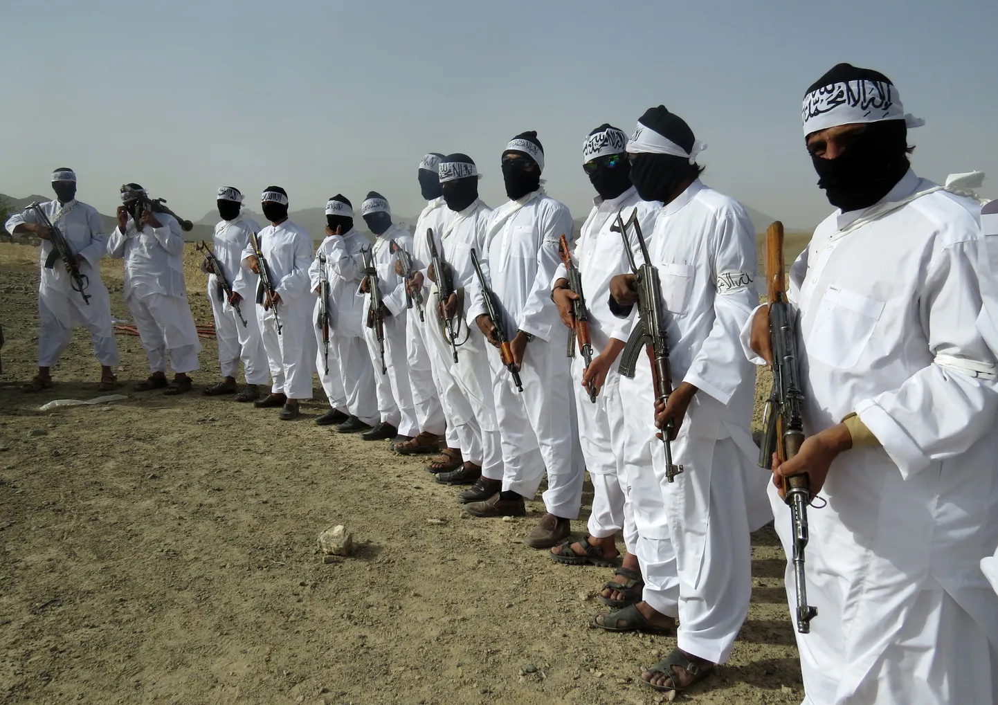 Talibanist lahkulööjate kogunemise ajal Zabulis on rühmituse enda võitlejad võtnud sisse kaitsepositsiooni.