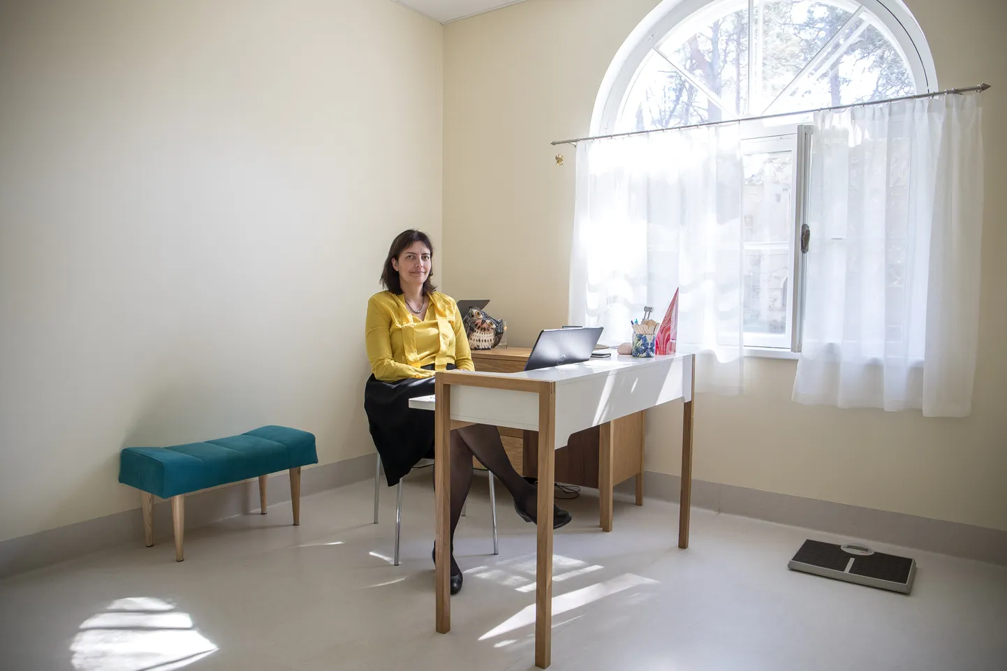 Perearst Karmen Joller oma kabinetis Kivimäe Perearstikeskuses.