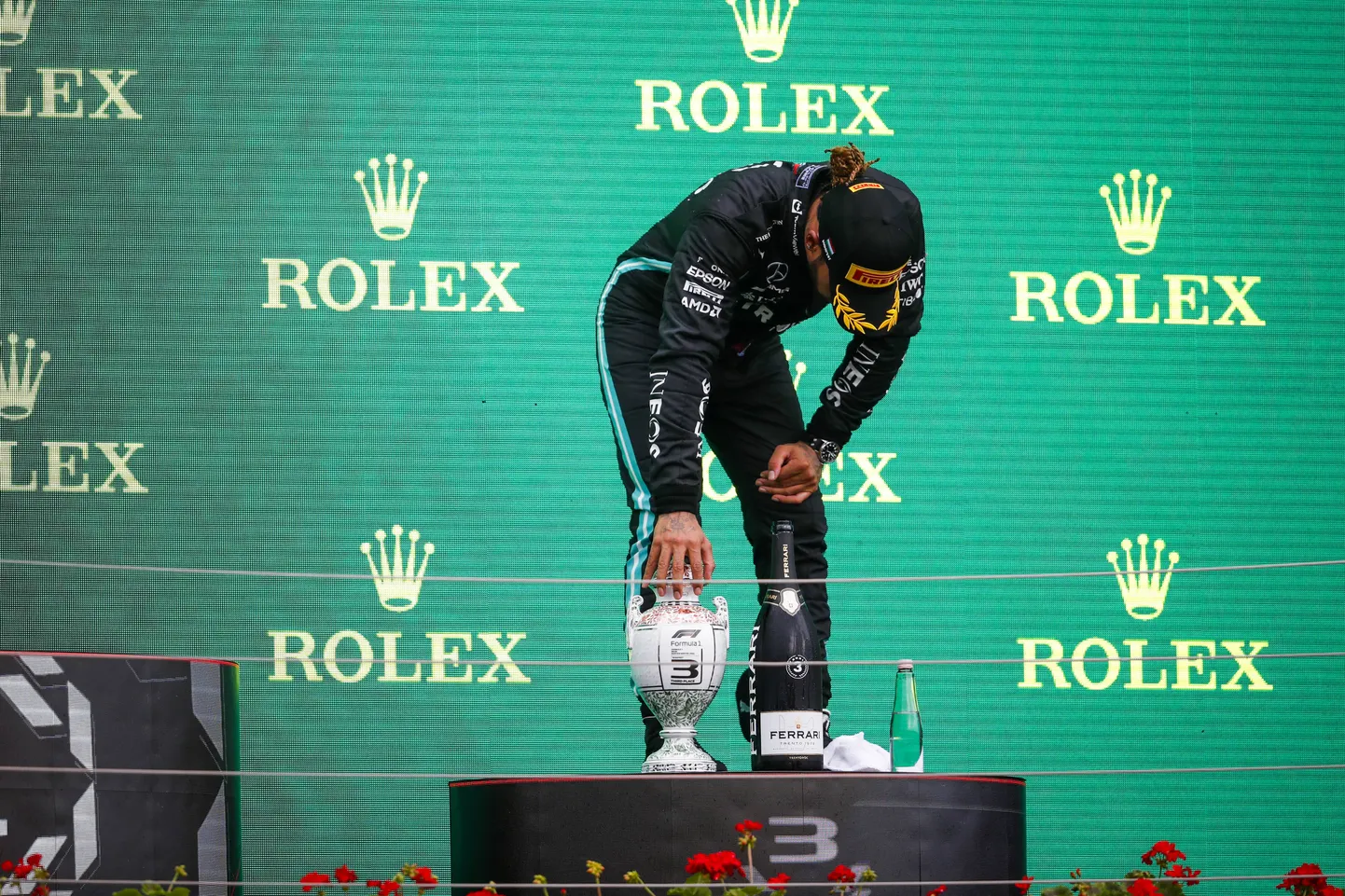 Lewis Hamilton oli pärast Ungari GP-d silmnähtavalt kurnatud.
