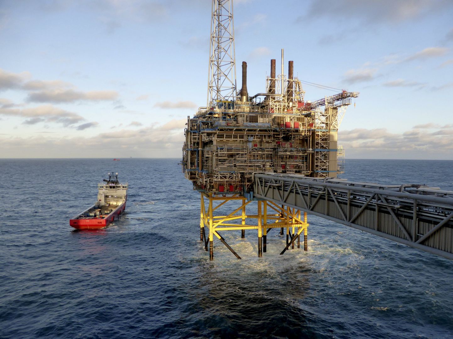 Нефтедобывающая платформа в Северном море.