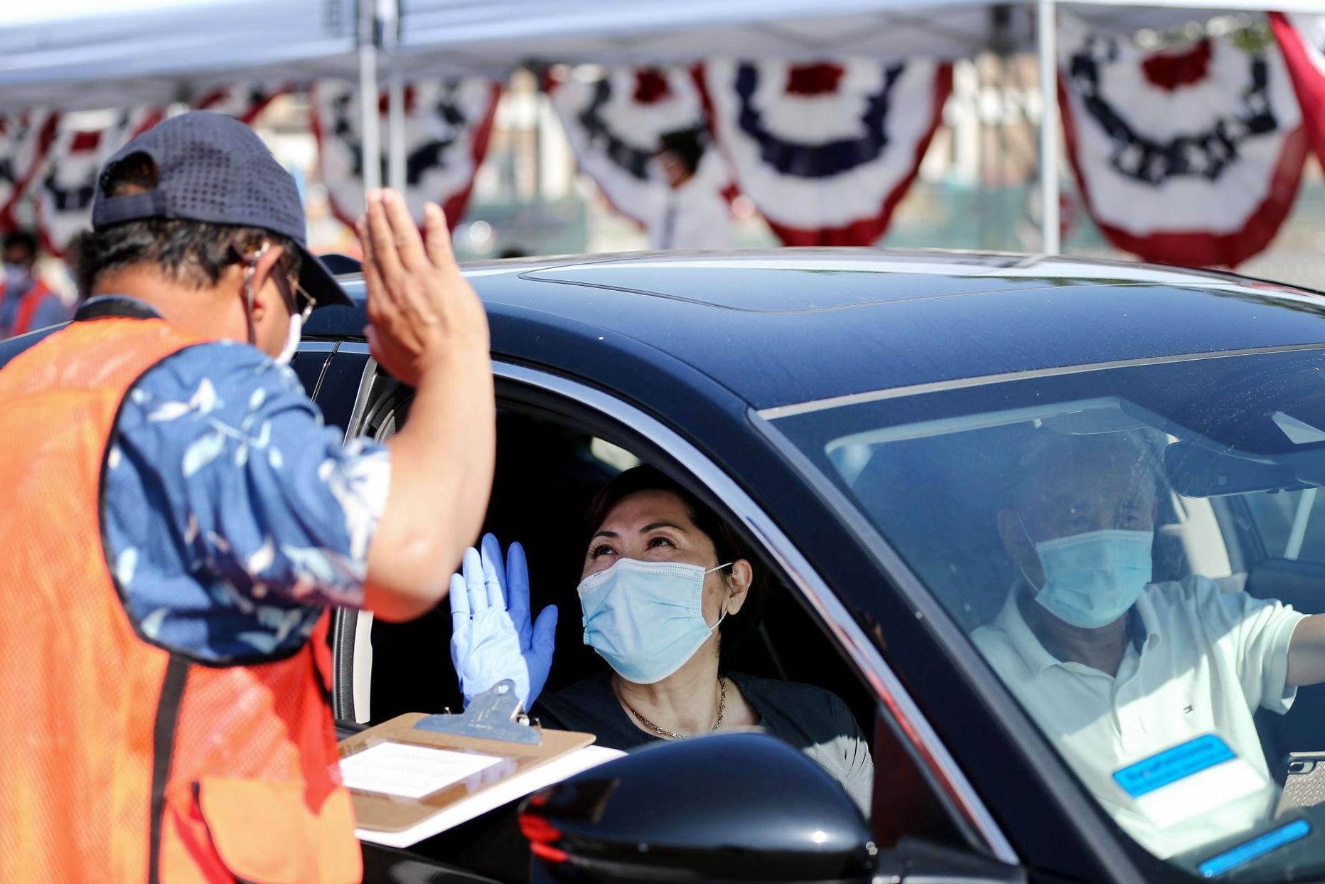 Koroonaviiruse tõttu saab Lõuna-Californias kodaniku truudusevannet anda autost väljumata. 