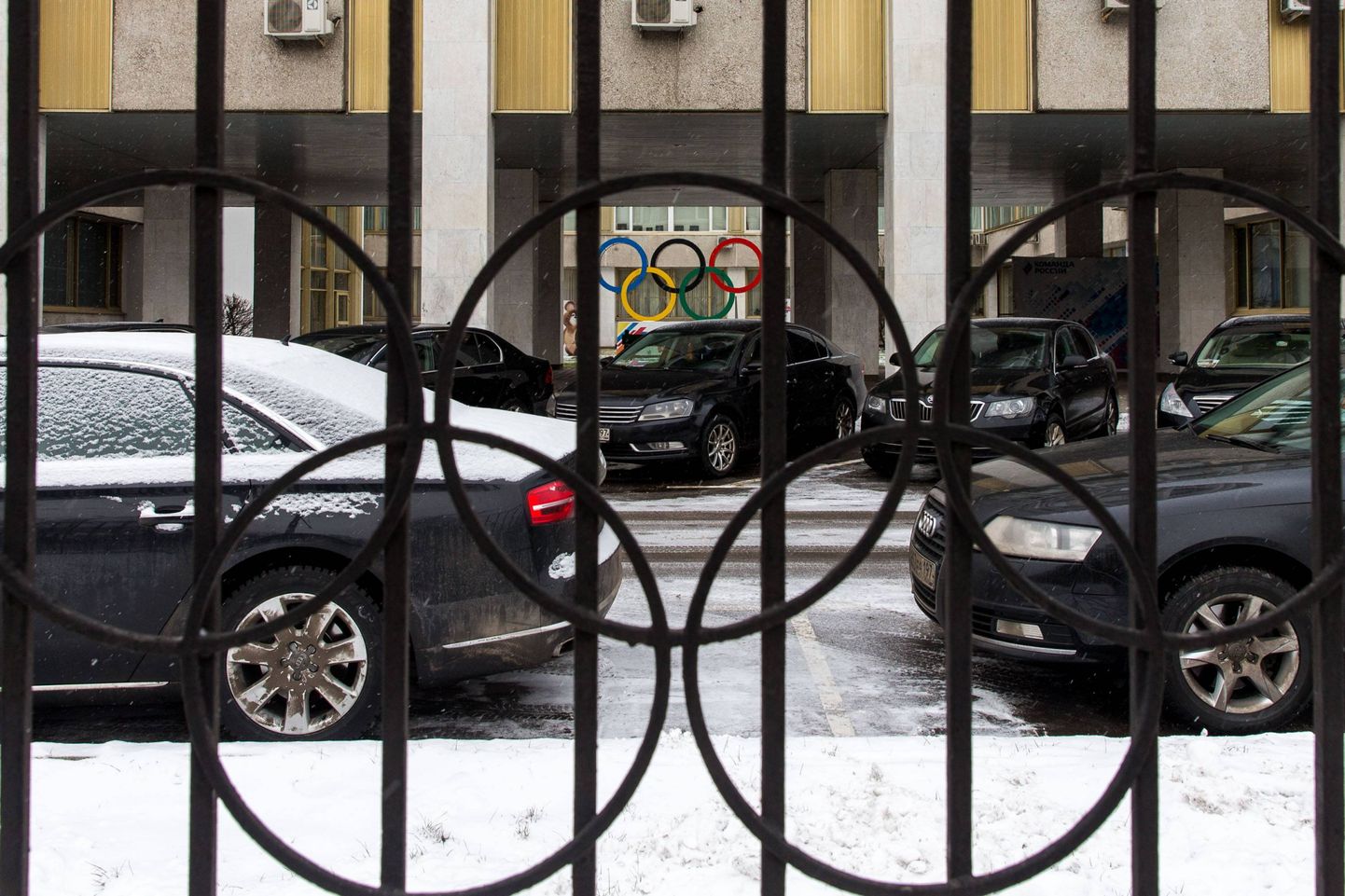 Olümpiarõngastega raudaed, mis piirab Venemaa Olümpiakomitee hoonet. Ootamatult sümboolne vaatepilt.