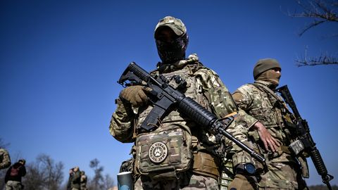 Ukrainas armija pirmdien nogalinājusi vai ievainojusi 1020 Krievijas iebrucēju