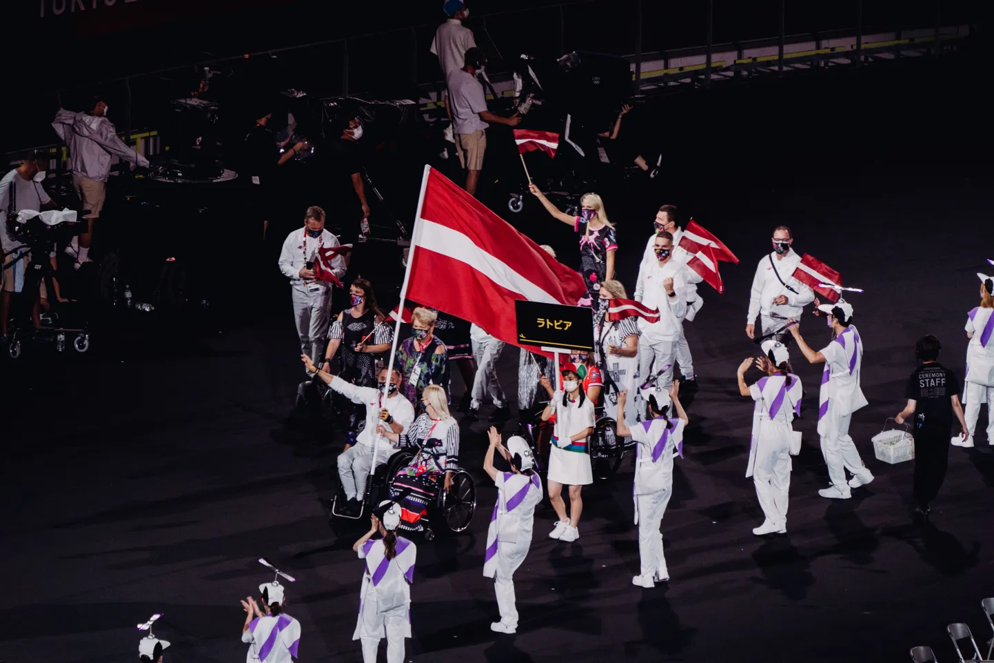 Latvijas delegācija Tokijas paralimpisko spēļu atklāšanas ceremonijā