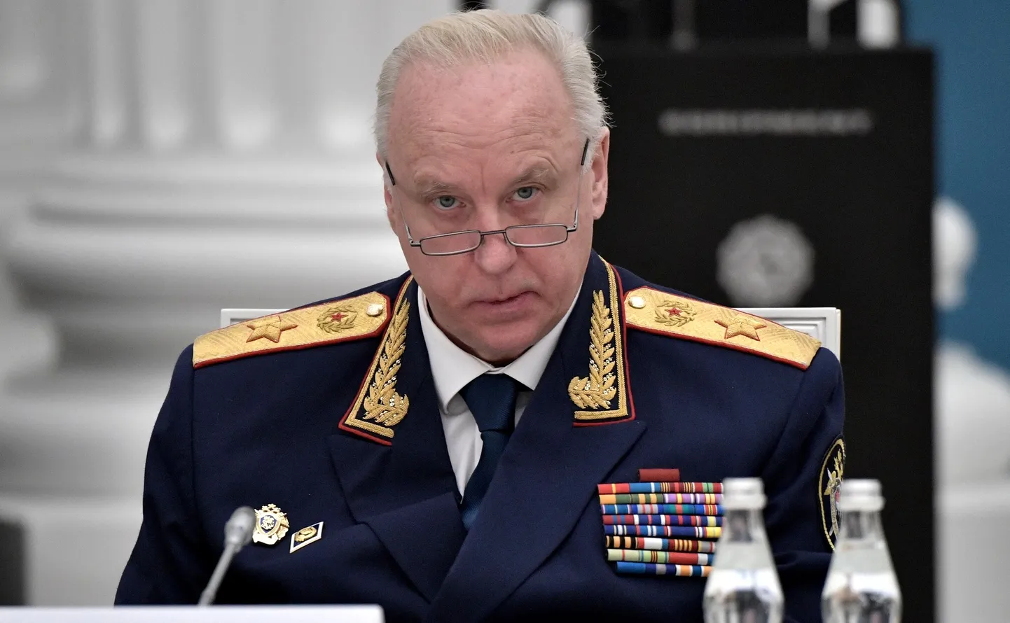 Председатель Следственного комитета России Александр Бастрыкин является одним из путинских силовиков, который лично отвечает за политические репрессии в стране.