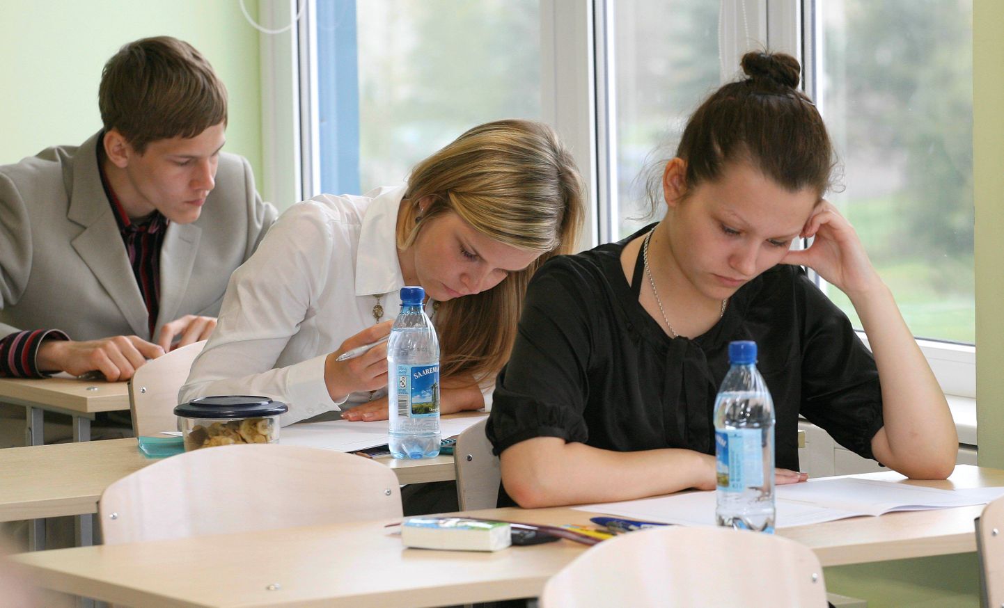 Kevadel tegi Eestis matemaatikaeksamit 4498 noort, teiste seas Jakobsoni gümnaasiumi abituriendid.