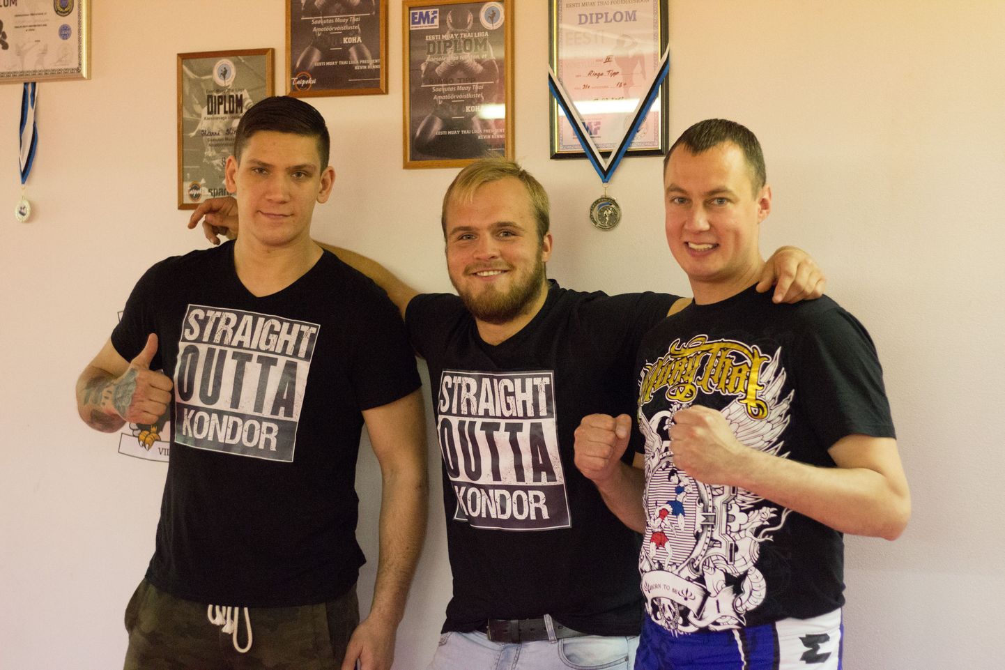 Kolm Kondor Fight Clubi liiget ja sõpra (vasakult): klubi mänedžer Ringo Tipp, poksija Harri Kirss ja peatreener Paul Neerot.