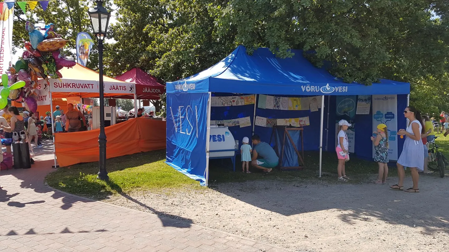 Võru Vesi näitusetelk Võru lastefestivalil.