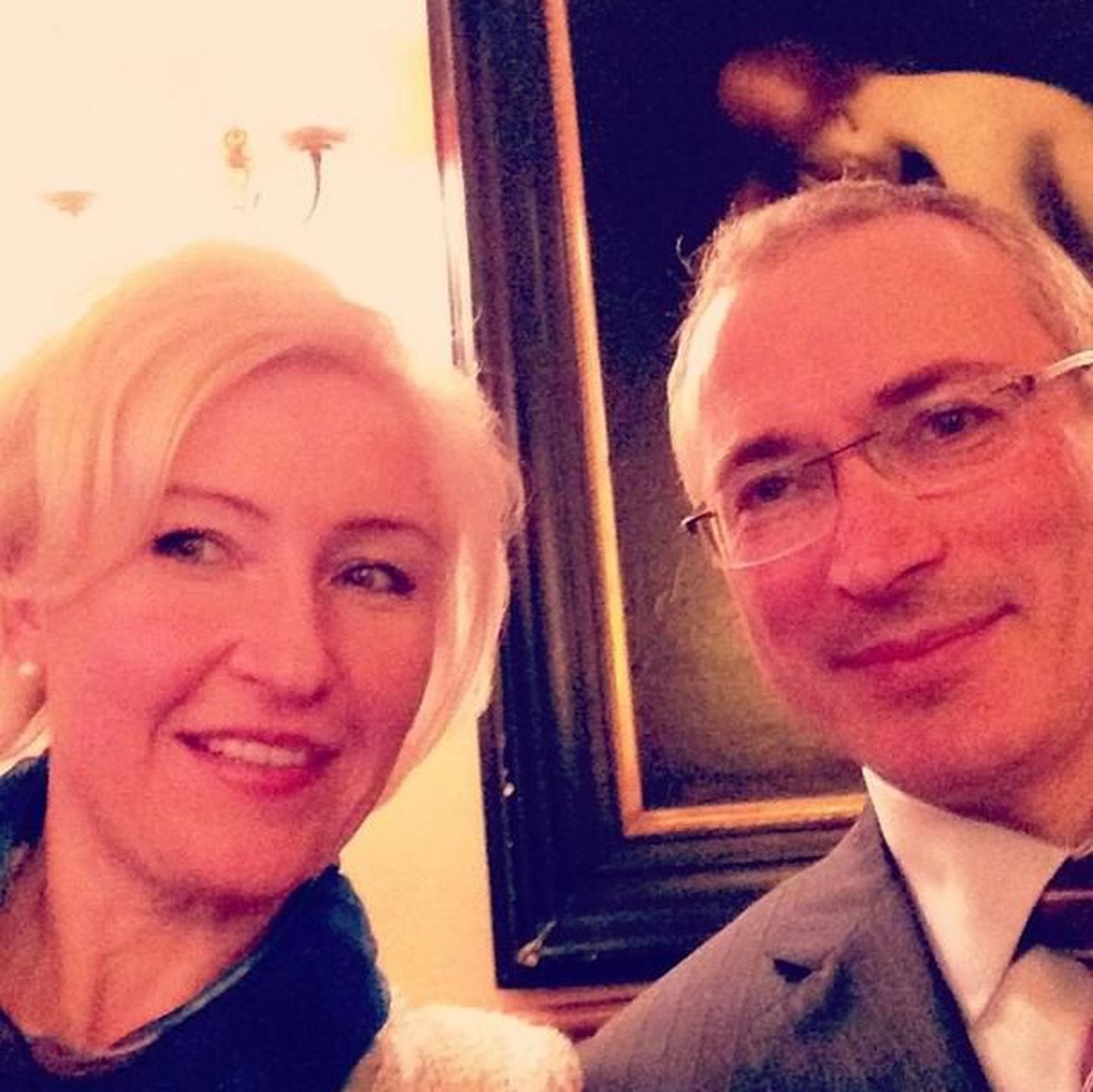 Kristiina Ojuland ja Mihhail Hodorkovski ühine selfie