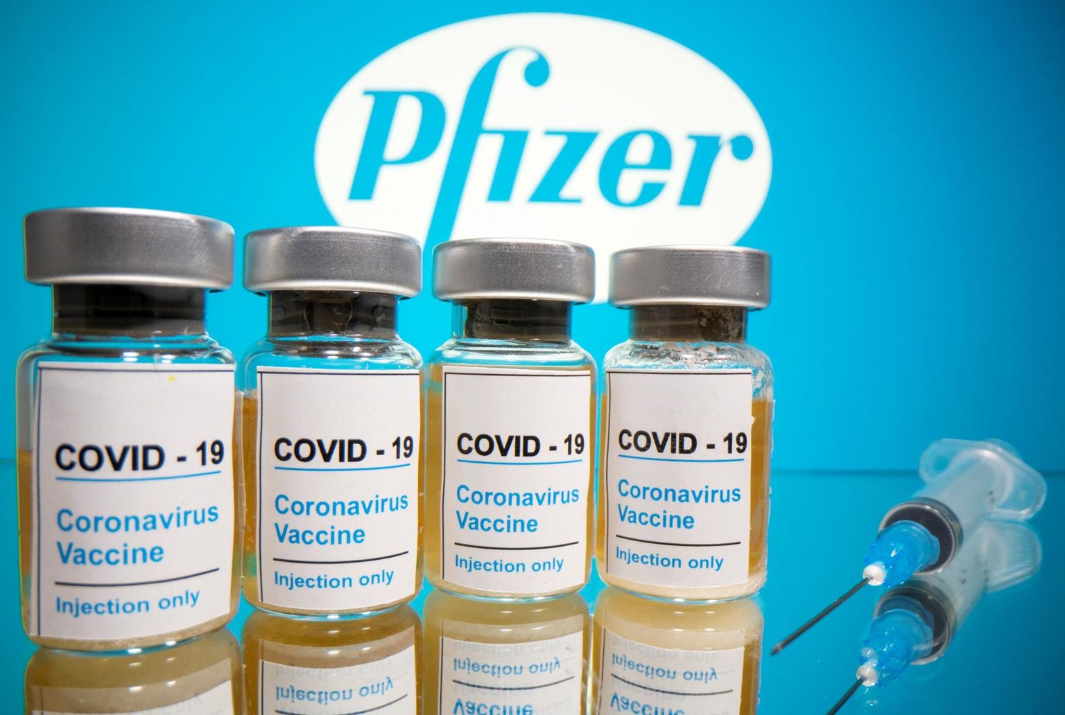 Kui ravimiametid annavad sellele heakskiidu, võib Pfizeri vaktsiin kasutusse jõuda veel selle aasta lõpuks. Tegu on fotolavastusega. 