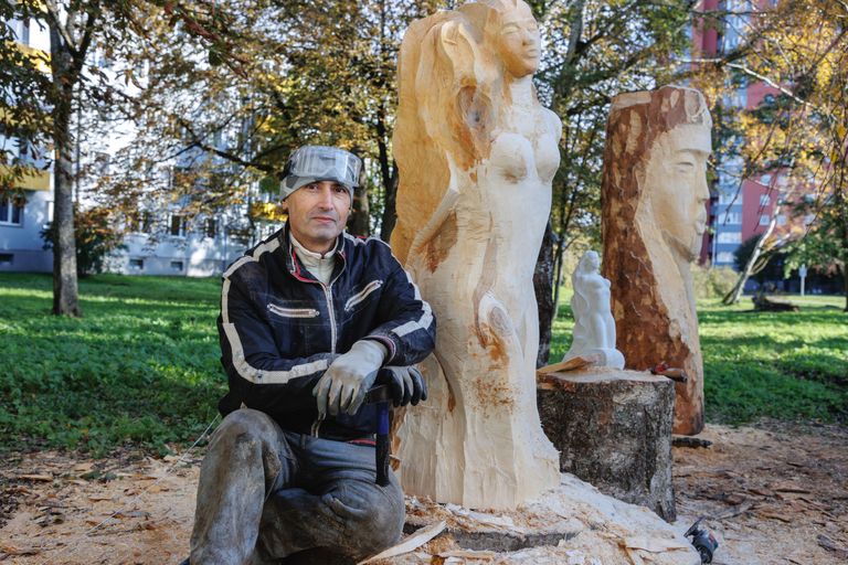 Арсен Клян считает, что украшает Мустамяэ своими скульптурами.