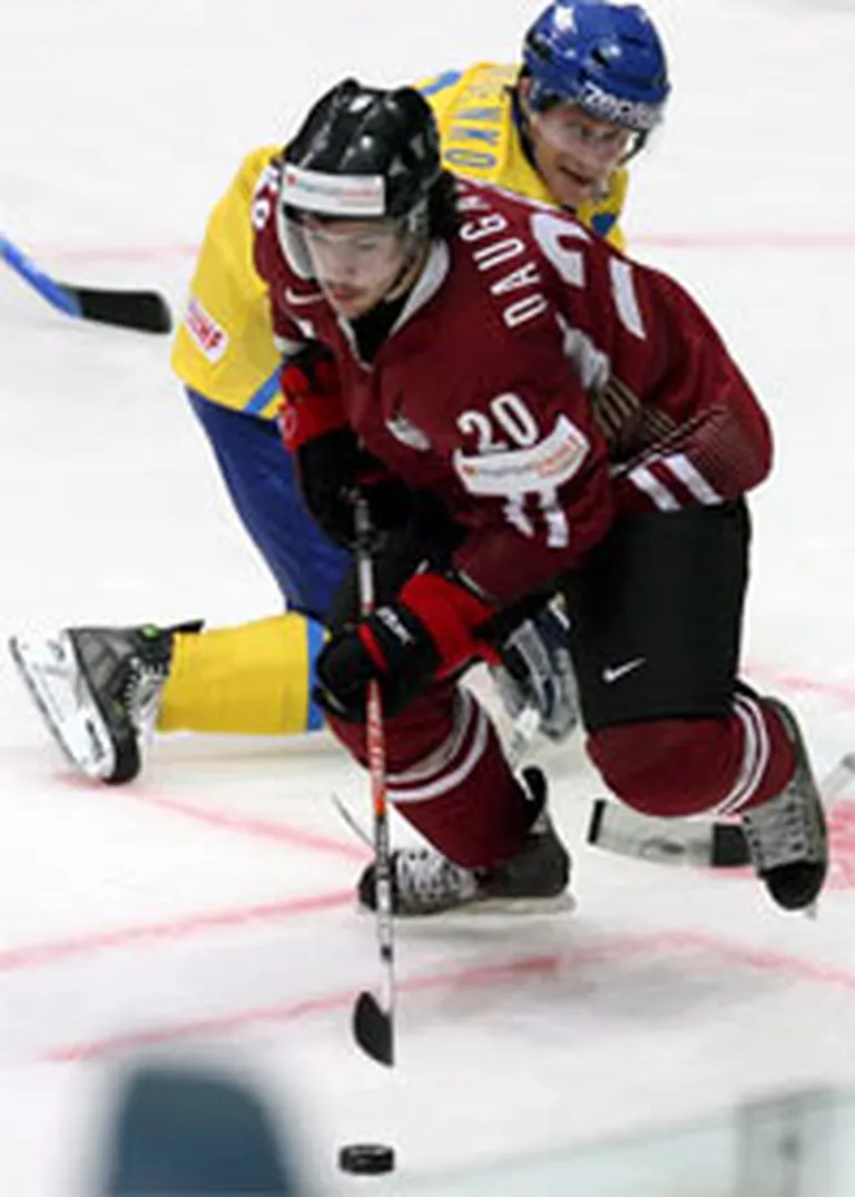 Kaspars Daugaviņš arī pret Ukrainu bija viens no aktīvākajiem Latvijas valstsvienības rindās.