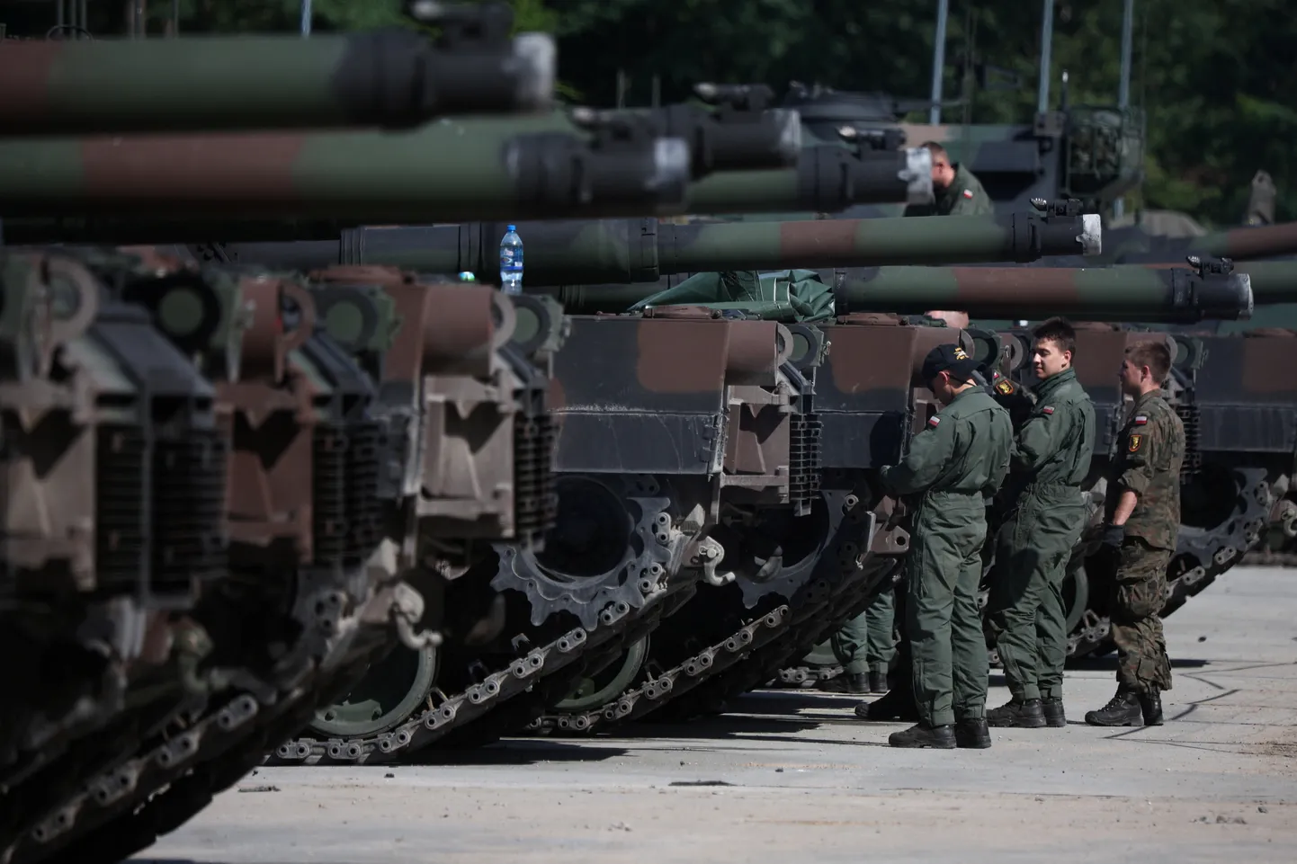Poola sõjaväelased Abrams M1A1 tankidega.