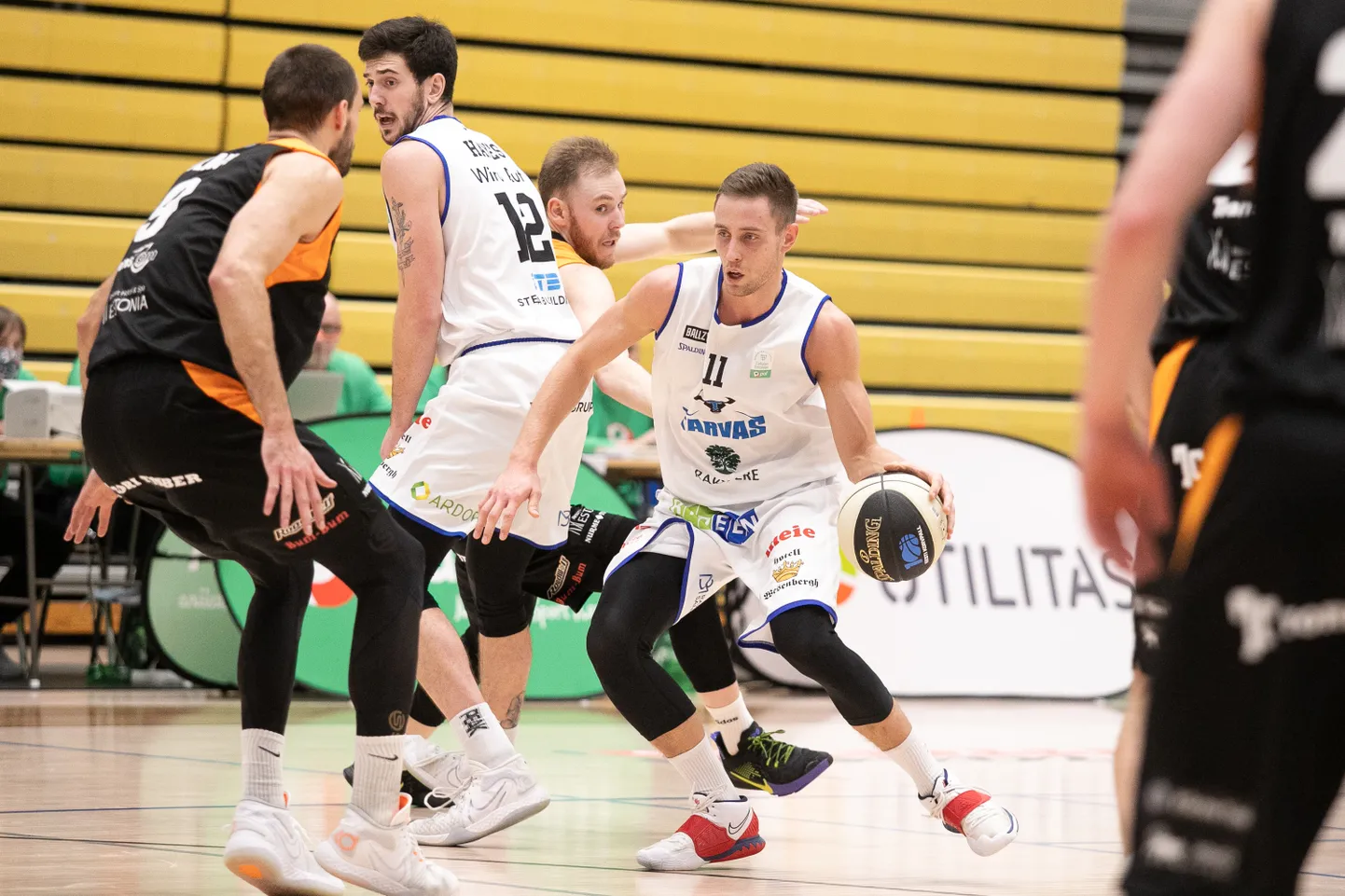 Rakvere Tarvase mängumees Kristaps Gluditis palliga.