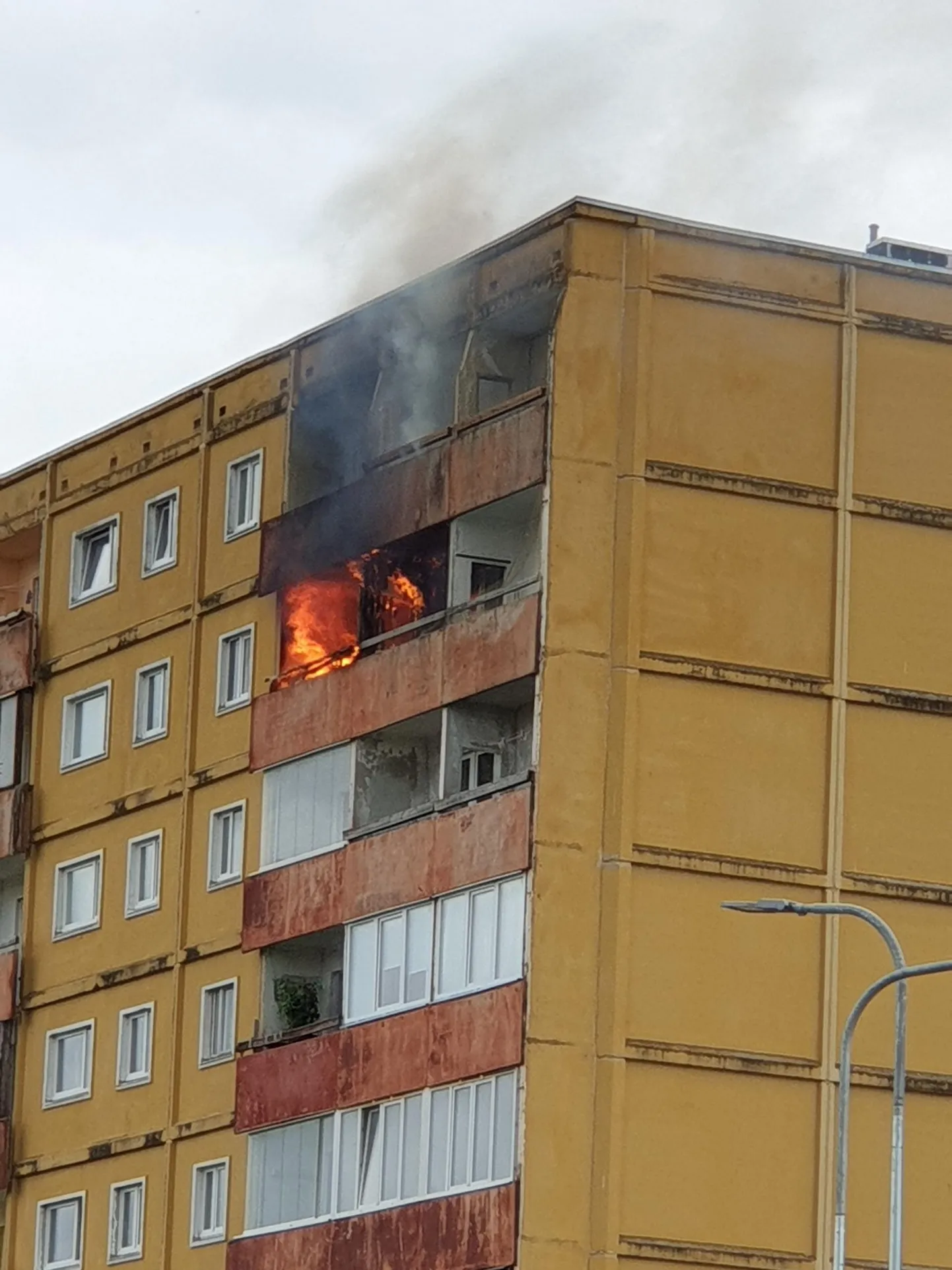 Mõisavahe 34 majas puhkenud tulekahjus inimesed viga ei saanud.