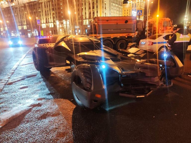 Moskva politsei konfiskeeris Batmobile'i, mis meenutab Batmani masinat 2016. aasta filmist «Batman v Superman: Dawn of Justice».