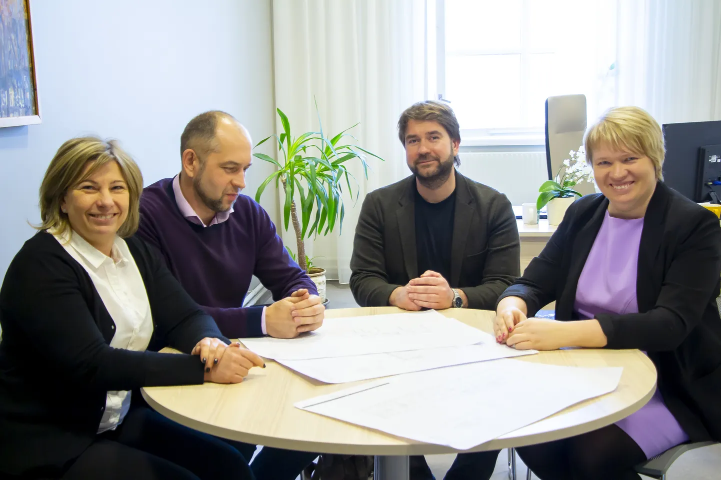 Vasakult: Päivi Märjamaa (Puhja kooli direktor), Andras Kelt (Energia ja Ehitus OÜ projektijuht), Kaido Kurvits (Energia ja Ehitus OÜ juhatuse liige), Marika Saar (Elva abivallavanem).