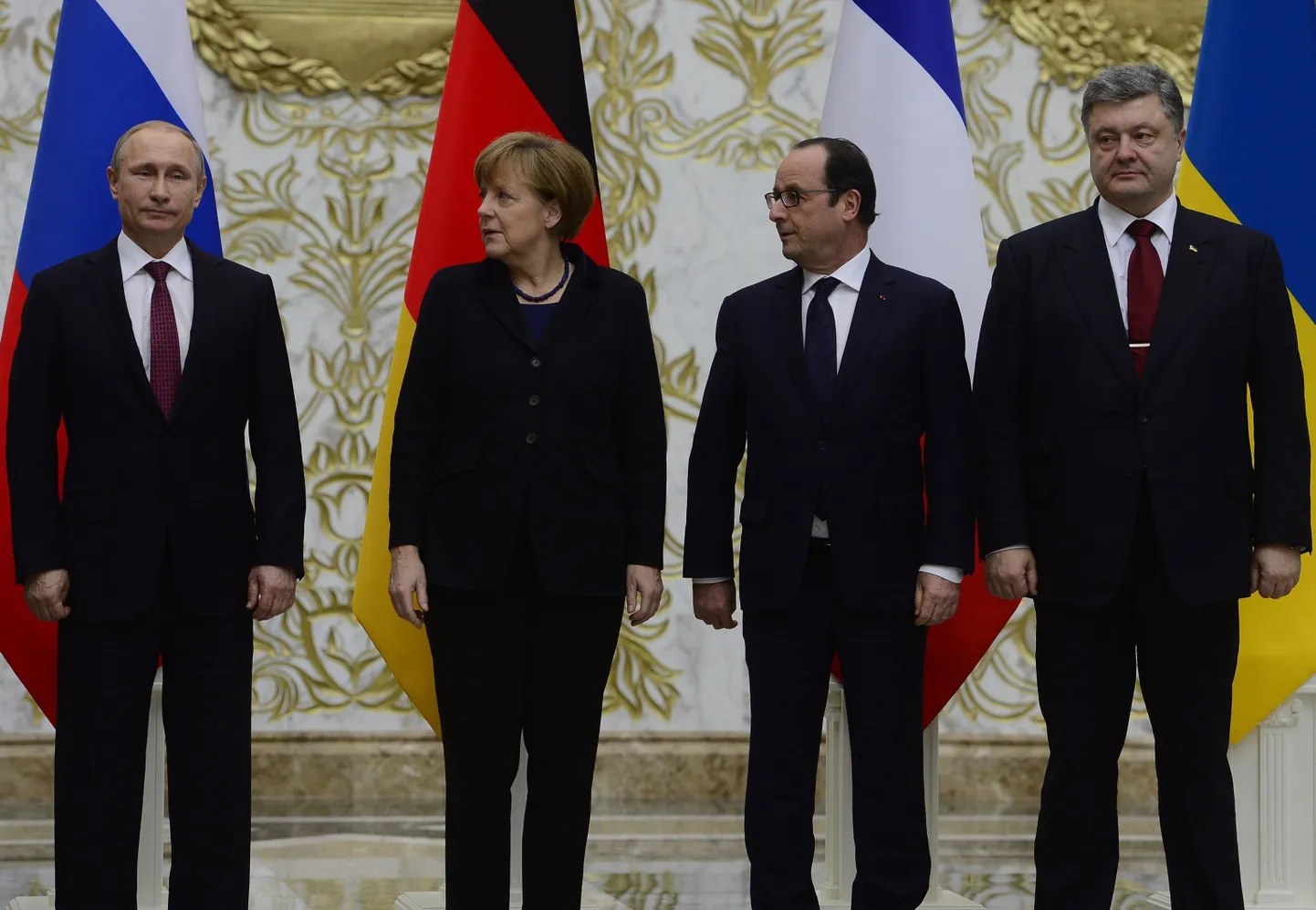 Vene president Vladimir Putin (vasakul), Saksa kantsler Angela Merkel, Prantsuse president François  Hollande ja Ukraina riigipea Petro Porošenko (paremal) 11. veebruaril Minskis.