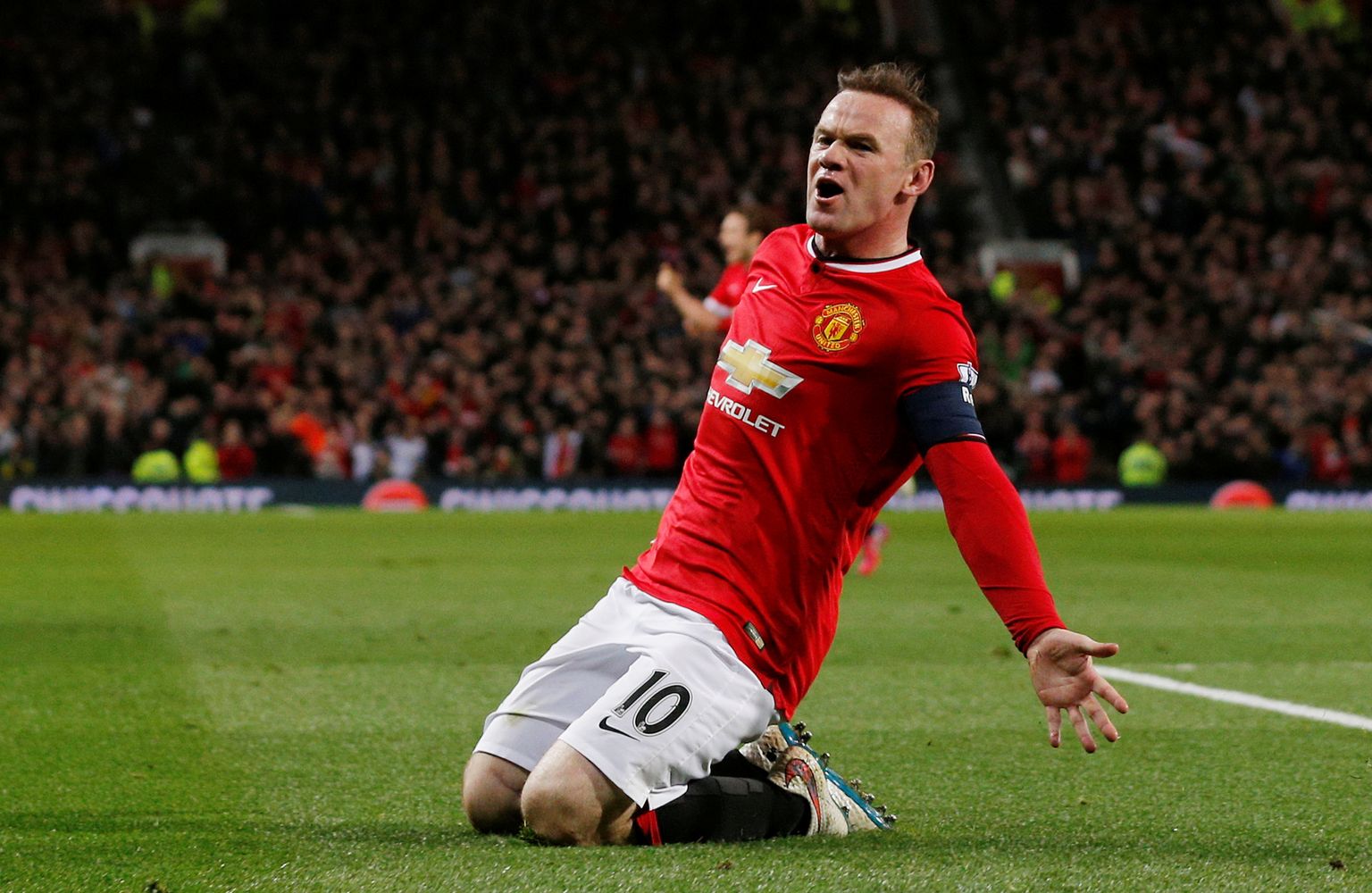 Wayne Rooney 2015. aastal Manchester Unitedi särgis väravat tähistamas.