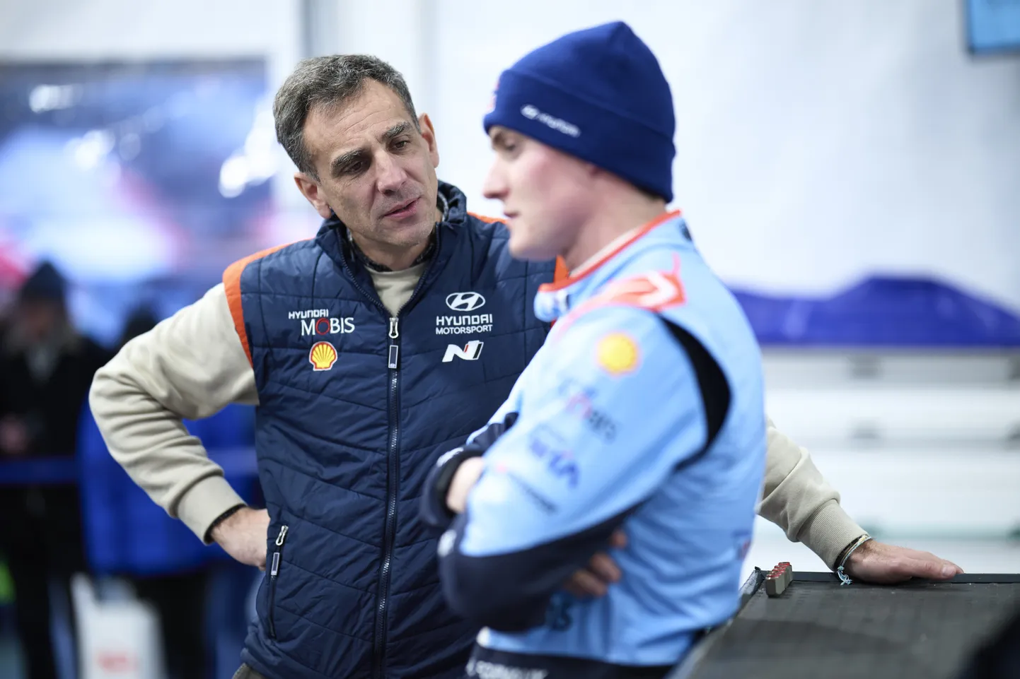 Cyril Abiteboul (vasakul) ja Monte Carlos Hyundai parima tulemuse eest hoolitsenud Adrien Fourmaux.
