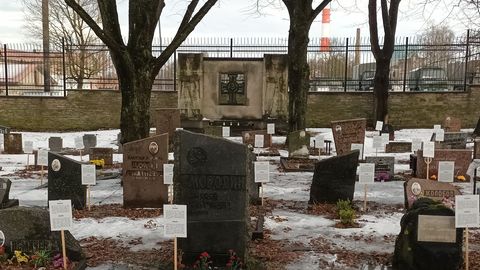 На таллиннском Военном кладбище перенесут десятки могил советских солдат