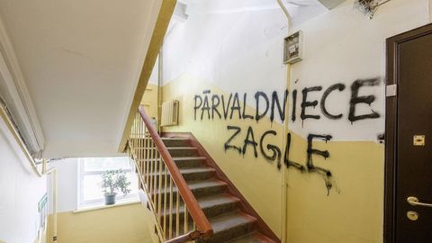 "Zagle, zagle, zagle!" Augstākā tiesa skata strīdu starp nama pārvaldnieci un dzīvokļa īpašnieci